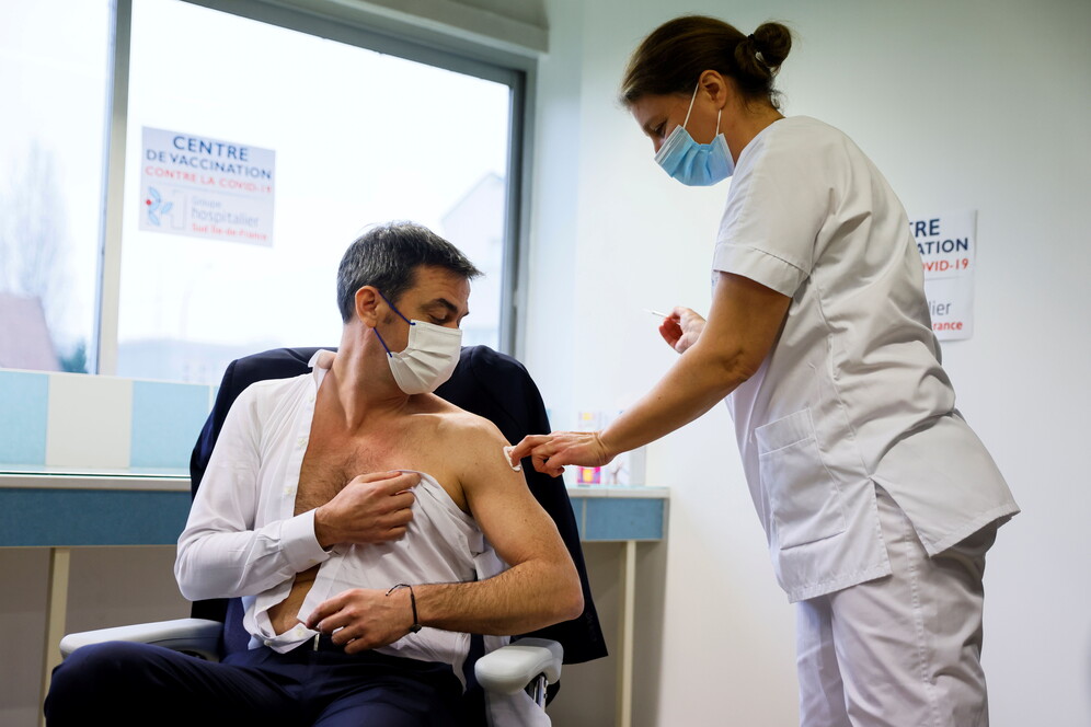 french health minister vaccinated