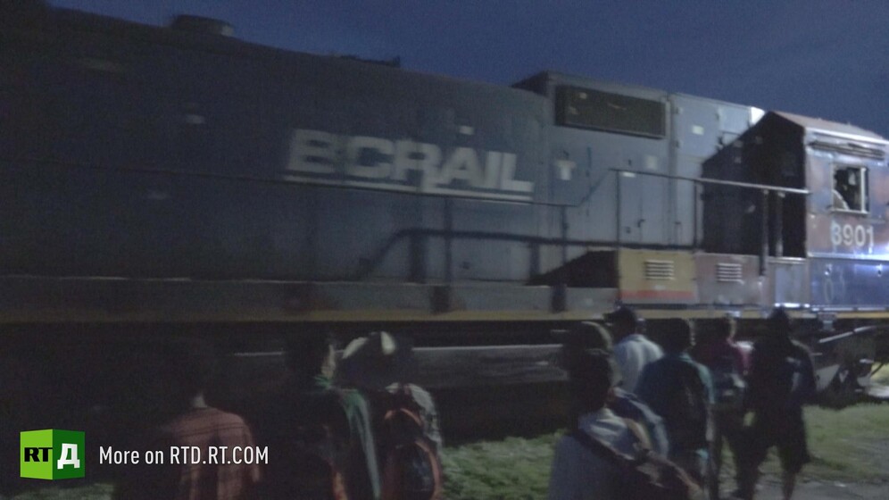Central American migrants ready to jump US-bound 'death' train