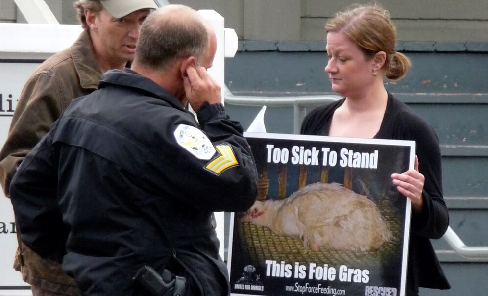 anti foie gras protester