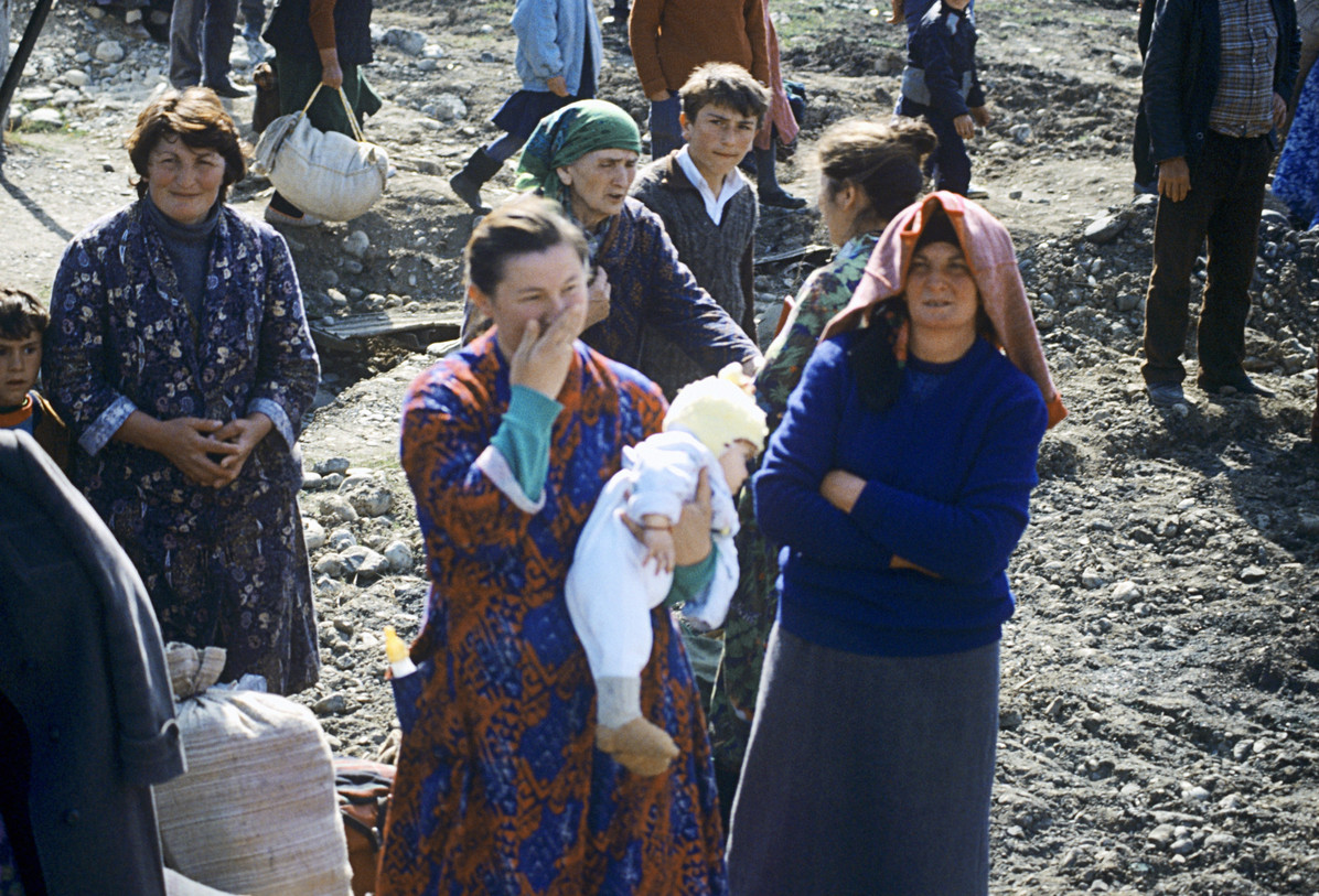 Refugees flee South Ossetia during the 1991 conflict