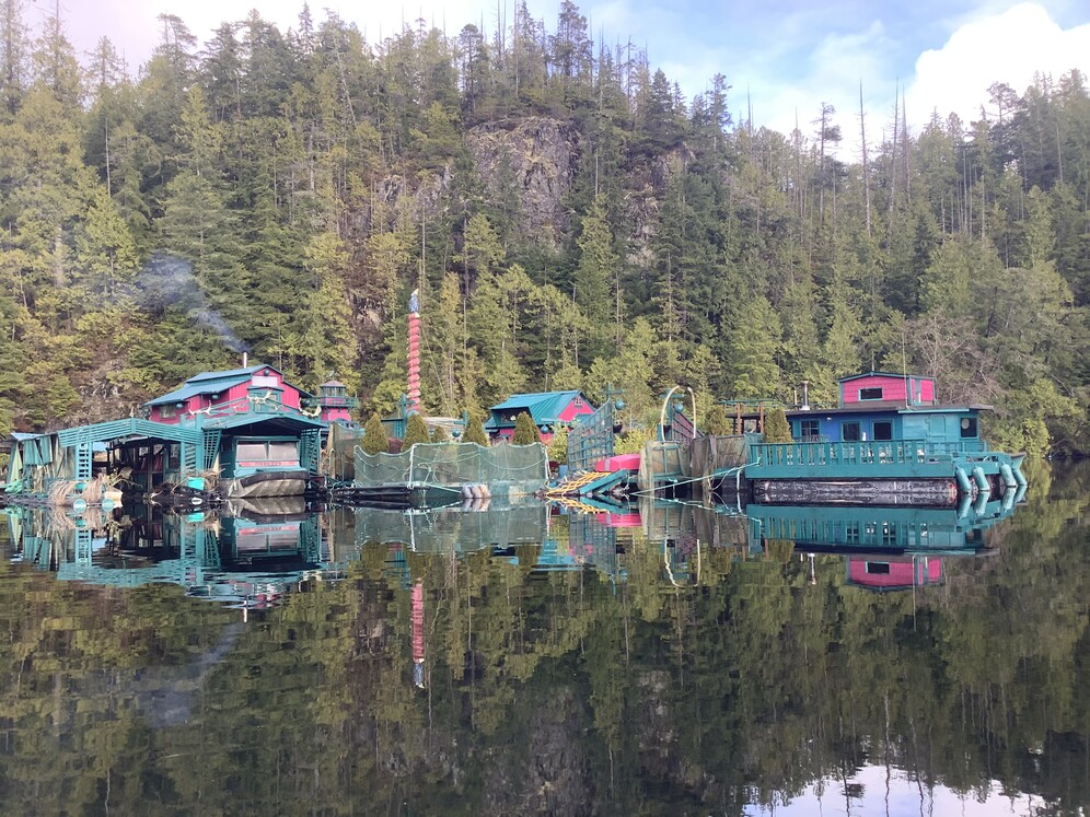 floating home freedom cove near vancouver island